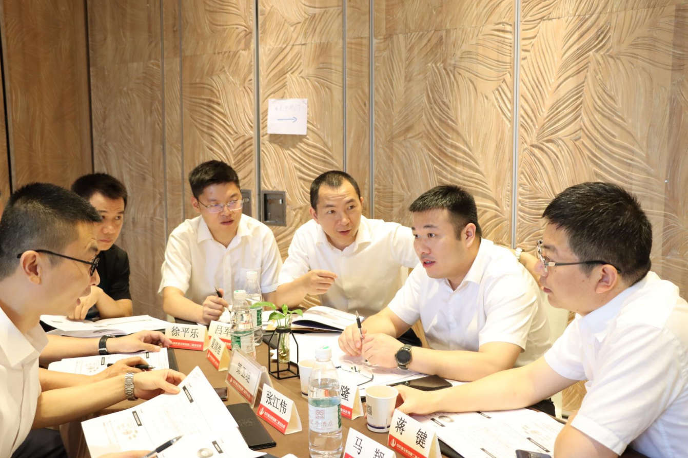 2021年6月25日-26日，Ebpay二建组织开展了2021年中高层主管执行力培训。本次培训特邀清华、北大、上海交大总裁班讲师，中国企业家协会特聘高级讲师许晋老师进行授课。